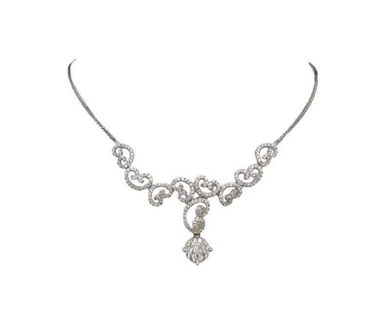 18Ct White Gold And Diamond Heart Necklace - Image 3